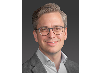 慕尼黑哈拉兴骨科医院膝髋肩外科中心肩关节外科主任 Prof. Dr. med. Florian Jörg Haasters